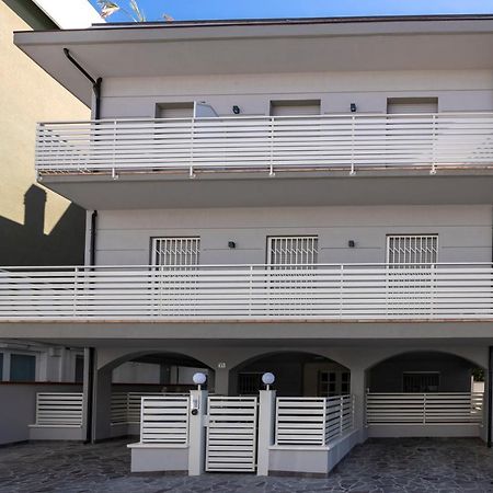 Casa Plauto Apartment Bellaria-Igea Marina Bagian luar foto