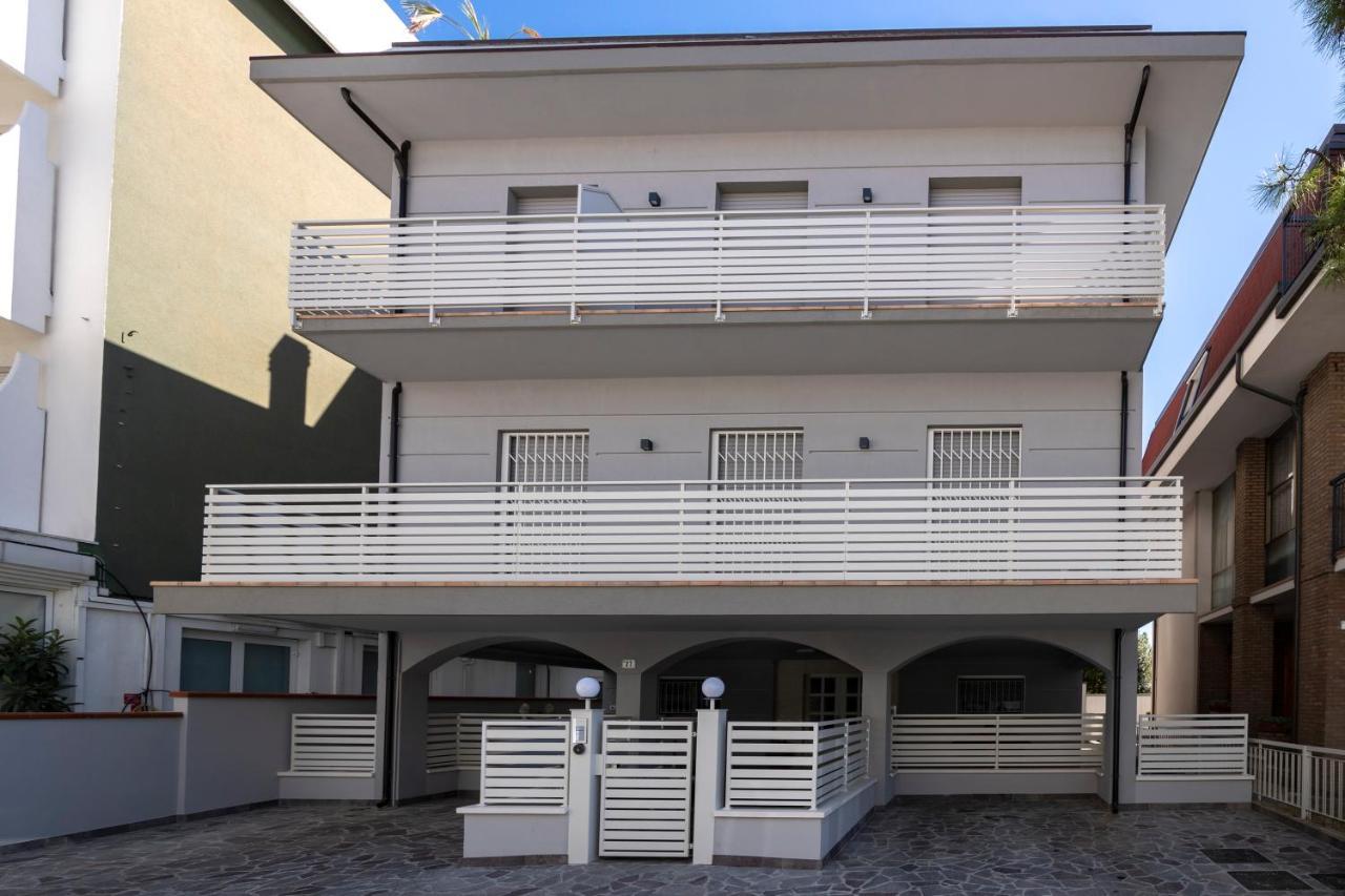 Casa Plauto Apartment Bellaria-Igea Marina Bagian luar foto